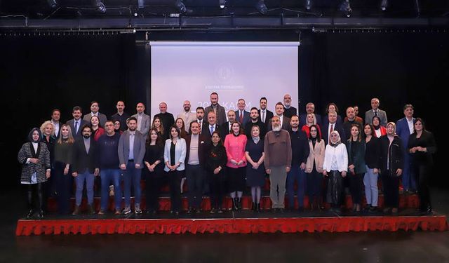 Atatürk Üniversitesi'nde Bilimsel Başarı Ödüllerini Rektör Çomaklı Takdim Etti