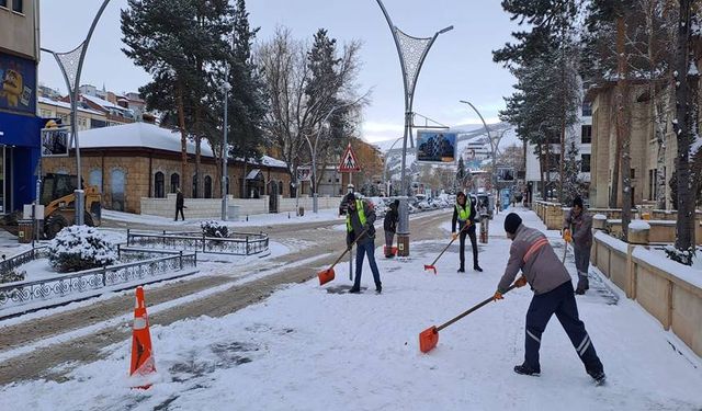 Bayburt Belediyesi Karla Mücadele Çalışmalarına Hız Kesmeden Devam Ediyor