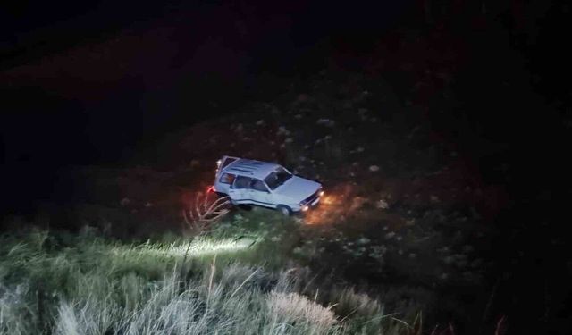 Elazığ’da otomobil şarampole uçtu: 2 yaralı