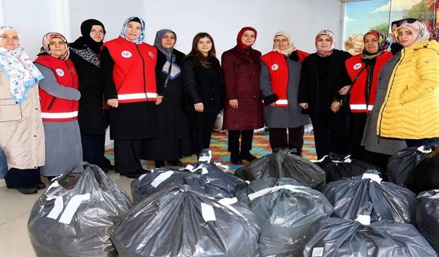 Erzurum Gönüllü Anneler Derneği, İlçe ve Köy Okullarında Yardıma Muhtaç Çocuklara Ulaştı