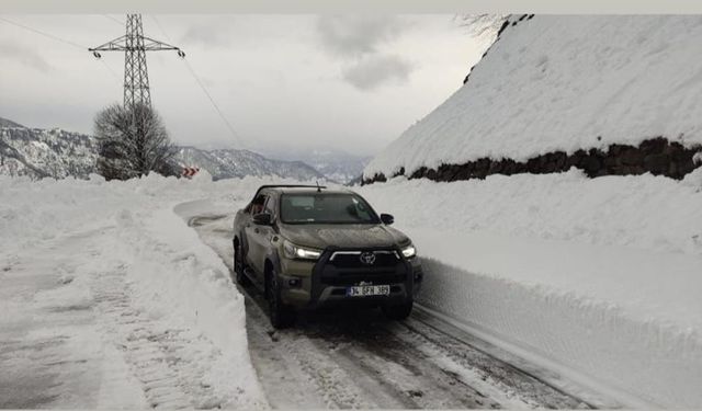 Artvin'de Kar Nedeniyle Ulaşıma Kapanan Camili Yolu Ulaşıma Açıldı