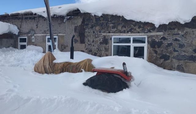 Erzurum Aşkale'de Kar Kalınlığı 1,5 Metreyi Buldu