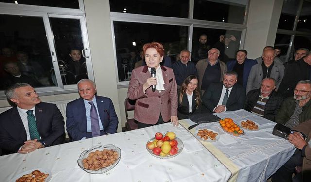 İYİ Parti Genel Başkanı Akşener, Trabzon'da Vatandaşlarla Bir Araya Geldi