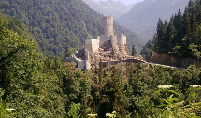 Zil Kale Nerede, Nasıl Gidilir? Özellikleri