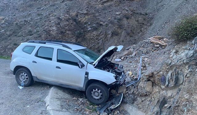 Artvin’de Gazetecileri Taşıyan Araç Kaza Yaptı: 1 Ölü, 1 Yaralı