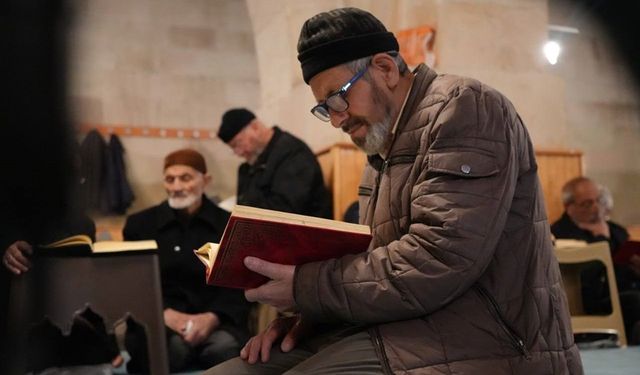 Bayburt'ta Asırlık Hatim Geleneği Selçuklu Mirası Camide Yaşatılıyor