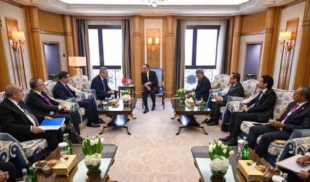 Bakan Fidan, Malezya Başbakanı İbrahim ile görüştü