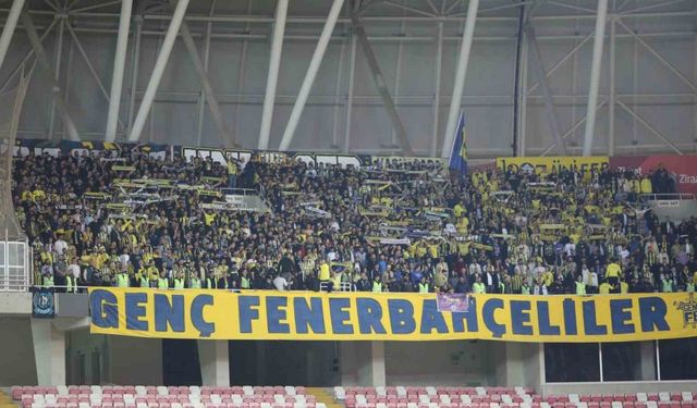 Fenerbahçeli taraftarlar takımını yalnız bırakmadı
