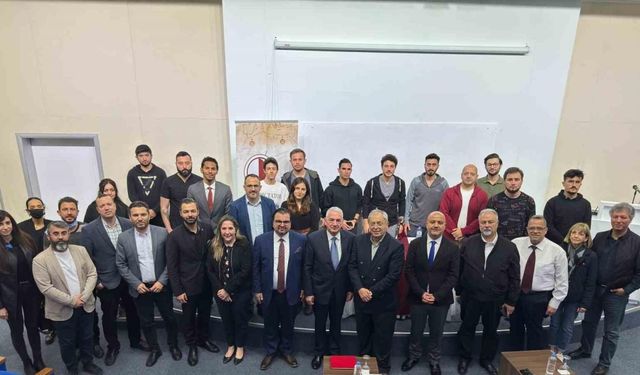 Suriye’de iç savaşa giden yolun en önemli tanıklarından biri olan Türkiye’nin son Şam Büyükelçisi Ömer Önhon, konferans verdi