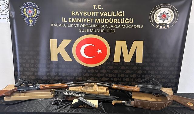 Bayburt'ta Silah Kaçakçılığı Operasyonunda 19 Zanlı Yakalandı