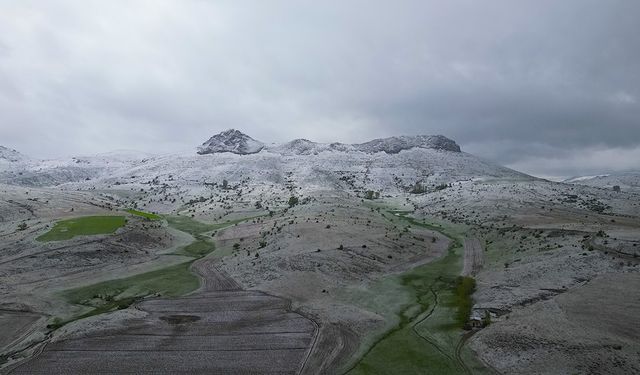 Bayburt'un Yüksek Kesimlerinde Kar Etkili Oldu