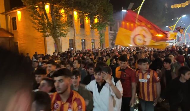 Bayburt'ta Galatasaray Taraftarları Şampiyonluğu Kutladı