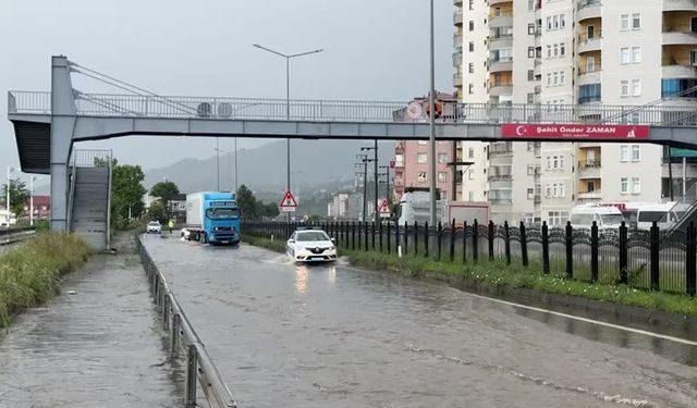 Sağanak Yağış Rize'de Sürücülere Zor Anlar Yaşattı