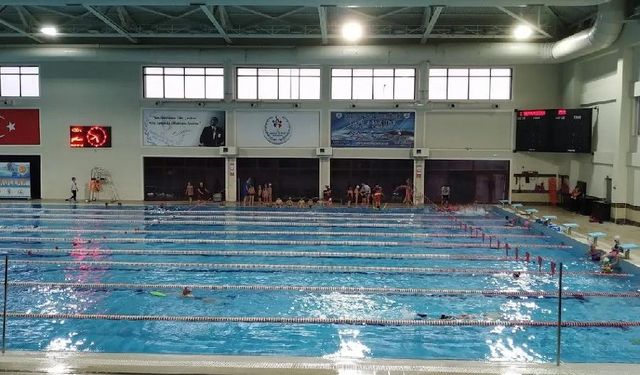 Rize'de Yüzme Havuzunda Klordan Etkilenen 5 Kişi Hastaneye Kaldırıldı