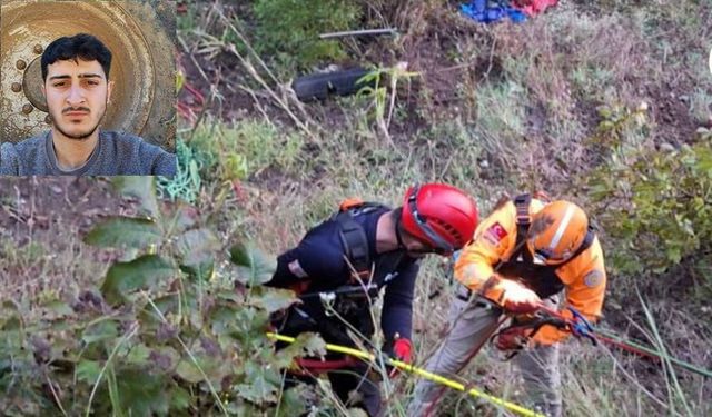 Artvin'de Otomobilin Uçuruma Yuvarlandığı Kazada 1 Kişi Öldü