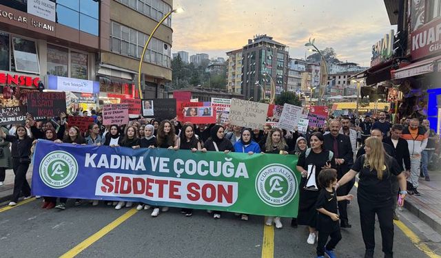 Çaykur Rizesporlu Taraftarlardan Kadına Şiddet ve Çocuk İstismarına Karşı Tepki Yürüyüşü