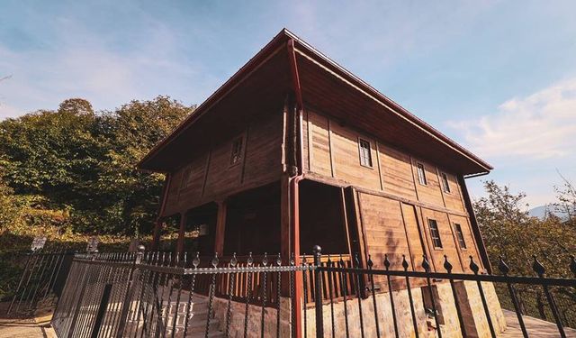 Rize'de Restorasyonu Tamamlanan Tarihi Cami İbadete Açıldı