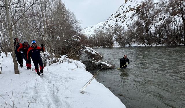 Kayıp Sabit öğretmen, Karasu Nehri'nde aranıyor / Ek fotoğraflar