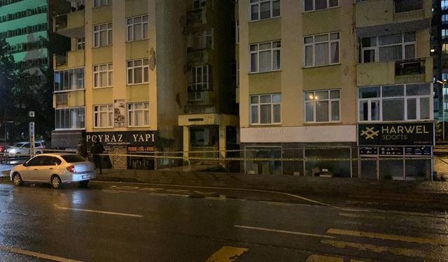 Rize'de Fırtına; Dev Dalgalar İşletmenin Camlarını Kırdı, Sarsıntı Oluşan 8 Katlı Apartman Boşaltıldı