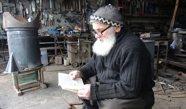 Rize'de 78 Yaşındaki Soba Ustasının Kitap Tutkusu