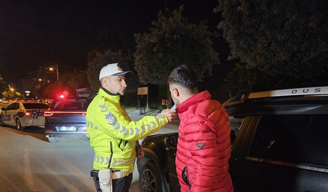 Adana'da yılbaşı gecesi 5 bin 555 polis sokaklarda huzuru sağladı