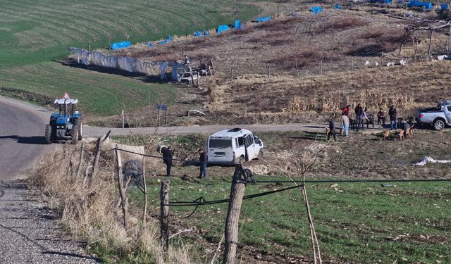 Diyarbakır'da öğrenci servisi devrildi: 10’u öğrenci 11 yaralı