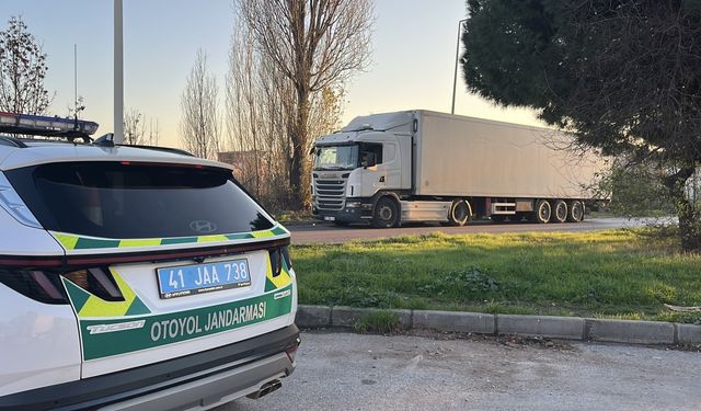 Dövülüp boynundan bıçaklanan TIR şoförü, aracıyla 30 kilometre gidip yardım istedi