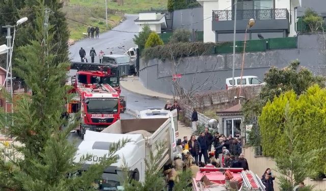 İstanbul - Büyükçekmece'de kamyonun 2 araca çarpıp 1 kişiyi ezdiği kaza kamerada / Ek görüntülerle