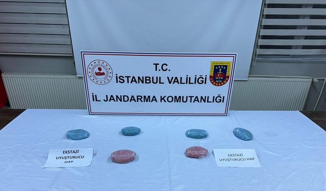 İstanbul- Eyüpsultan'da uyuşturucu operasyonu kamerada; 30 bin uyuşturucu hap ele geçirildi