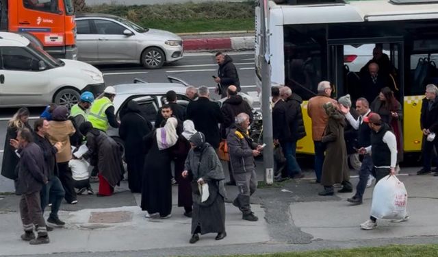 İstanbul - Fatih'te otomobil İETT otobüsüne çarptı: 3’ü çocuk 8 yaralı