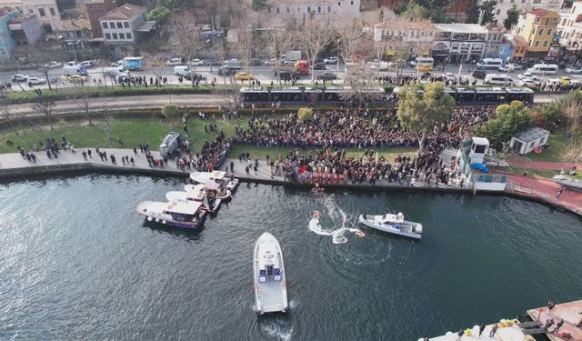 İstanbul- Haliç'te haç çıkartma töreni yapıldı