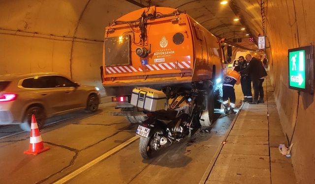 İstanbul - Şişli Bomonti Tüneli’nde motosiklet temizlik aracına çarptı