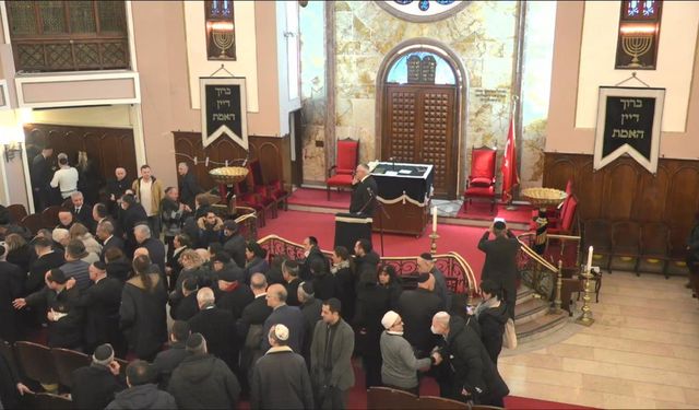 İstanbul - Türkiye Musevileri Hahambaşı Rav İsak Haleva için Neve Şalom Sinagogu'nda cenaze töreni