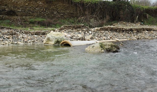 İstanbul'a içme suyu olarak giden derede kirlilik