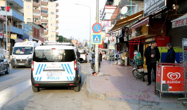 Kendisini bıçaklayan husumetlisini başından tabanca ile vurarak öldürdü