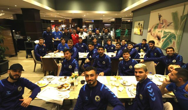 Menemen FK'da Fethi Sekin'in futbolcu oğlu Burak için özel kutlama