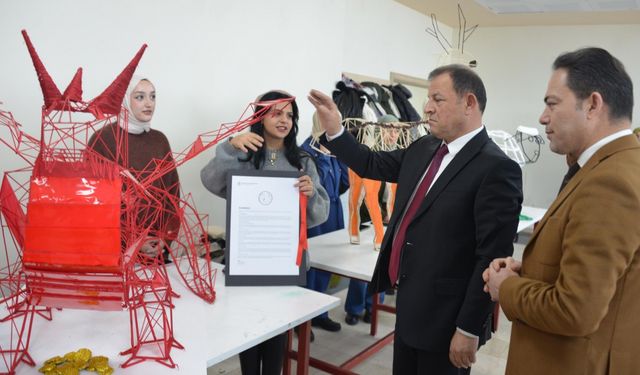 Peyzaj mimarlığı öğrencileri, kentler için tasarladıkları modüler bankları sergiledi