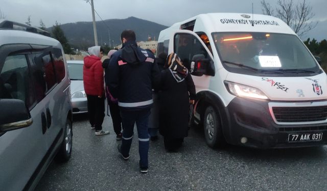 Seyir halindeki midibüs alev alev yandı