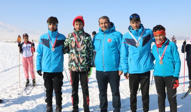 Yüksekova'da Kayaklı Koşu İl Birinciliği Elemeleri yapıldı