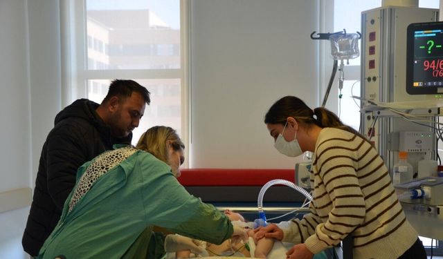 3 yaşındaki depremzede Asiye, tedavisinin sürdüğü Eskişehir’de ameliyat oldu