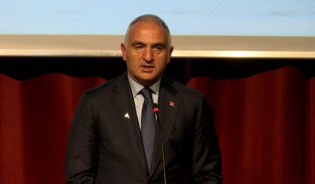 Bakan Ersoy'dan 'Deprem Şehitliği'ne ziyaret (3)