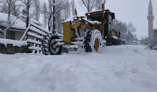 Bingöl'de kardan kapanan 146 köy yolu açıldı