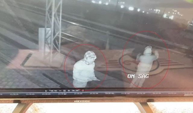 Elazığ’da, tren istasyonundan 400 bin liralık kablo hırsızlığı kamerada