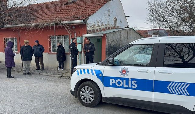 Evinde ölü bulundu