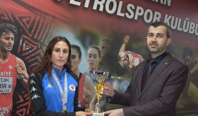 İtalya'da şampiyon olan Ruken, kupasını kız çocuklarına armağan etti / Ek fotoğraflar