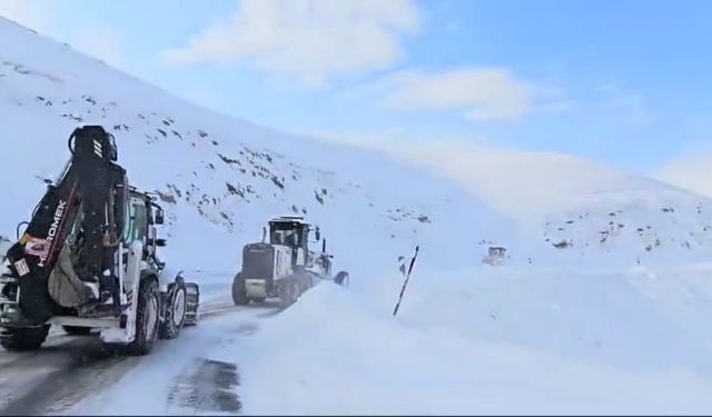 Kar nedeniyle kapanan yol açılıp, askere uğurlandı