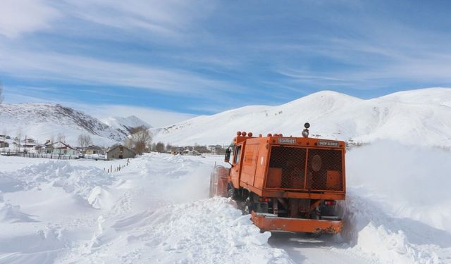 KOAH hastası, yolu kapalı köyden ambulans helikopterle alındı