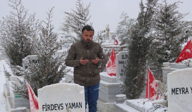 Malatya'da, depremde ölen yakınlarının mezarlarını ziyaret ettiler