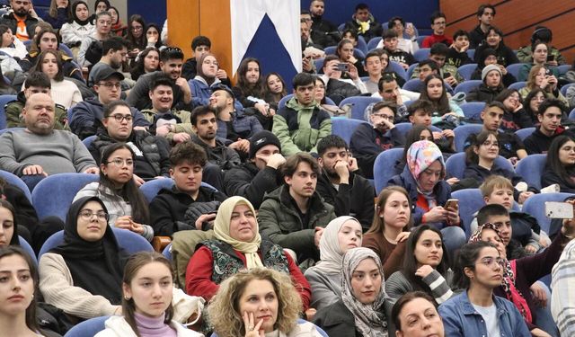 Türkiye'nin ilk astronotu Gezeravcı, Denizli'de öğrencilerle buluştu