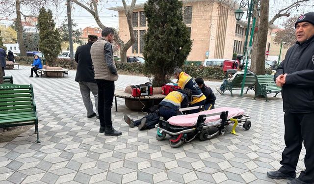 Yürürken kalp krizi geçirdi, kalp masajıyla hayata döndürüldü